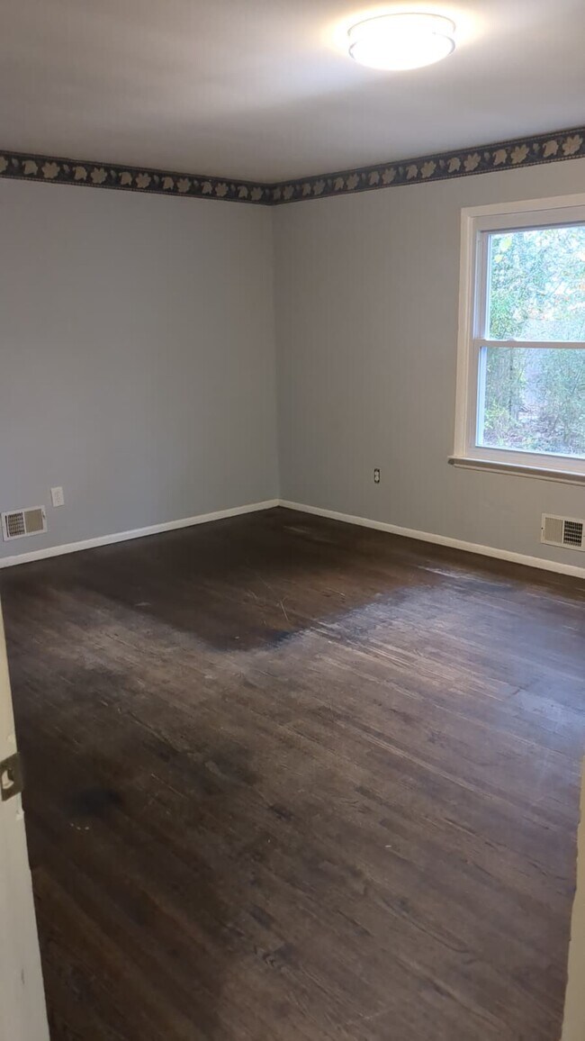 Building Photo - 1441 Broadway Blvd