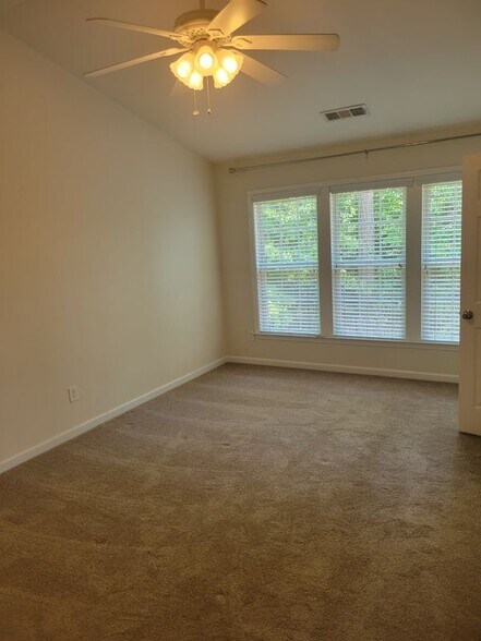 Building Photo - 105 Finchley Dr