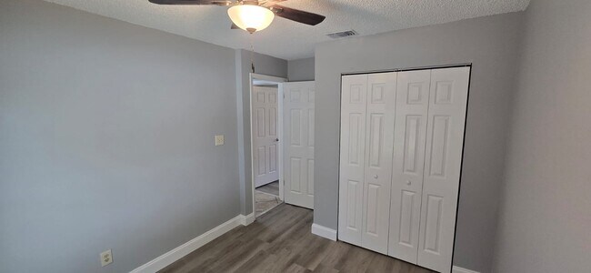 Building Photo - 1340 Paradise Ln