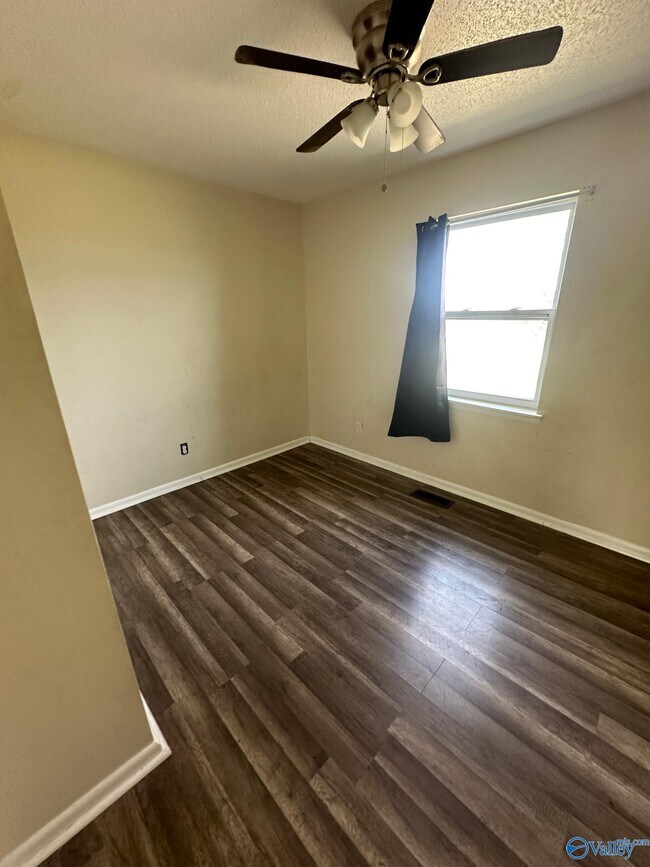 Building Photo - 120 Draper Dr