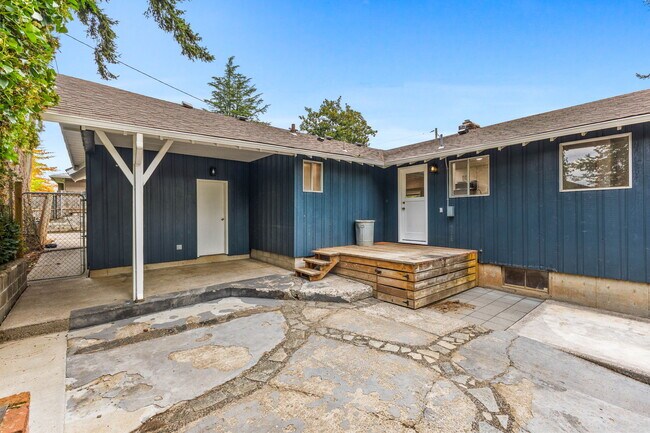 Building Photo - 2230 Jasper Way NW