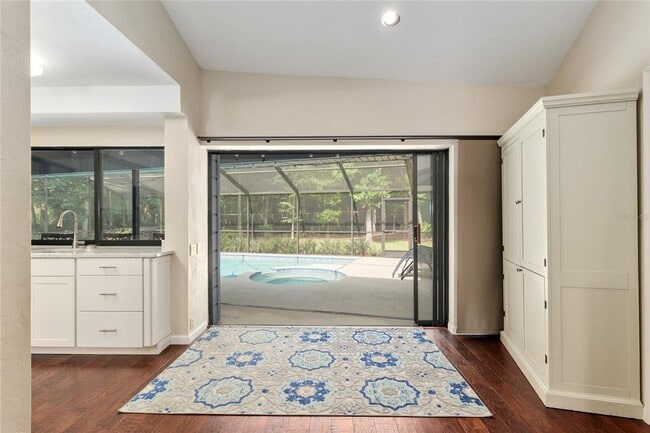 Building Photo - Beautiful Home in Landmark Woods