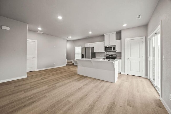 Building Photo - 1903-1 SW Poigai Wy