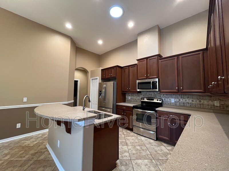 Building Photo - 8426 White Poplar Dr