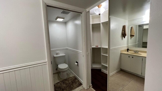 Building Photo - 6097 Balboa Cir
