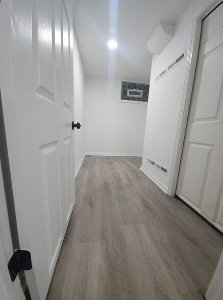 Building Photo - 639 Algona Ave