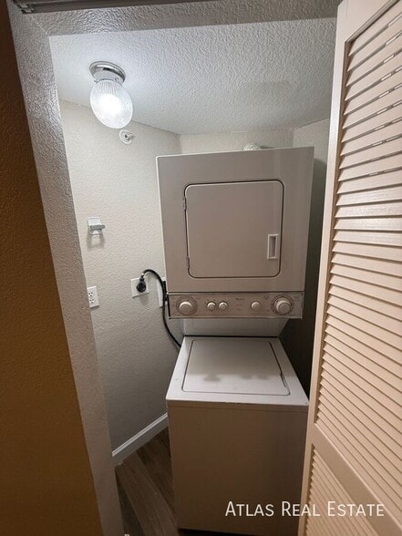 Building Photo - 15475 E Andrews Dr