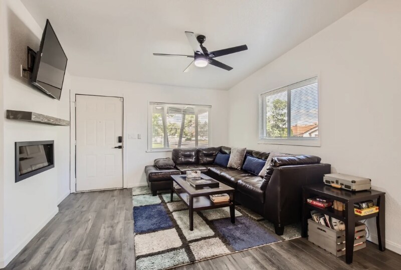 Building Photo - 1296 Vaughn St