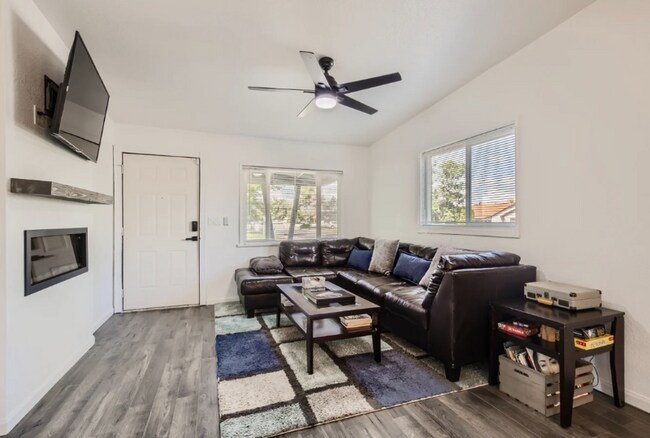 Building Photo - 1296 Vaughn St