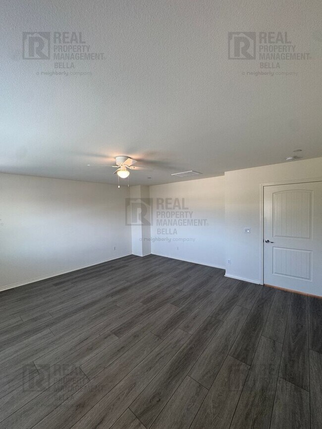 Building Photo - Cul-De-Sac Home in Heritage Lake Featuring Downstairs Bedroom & Bath + Loft