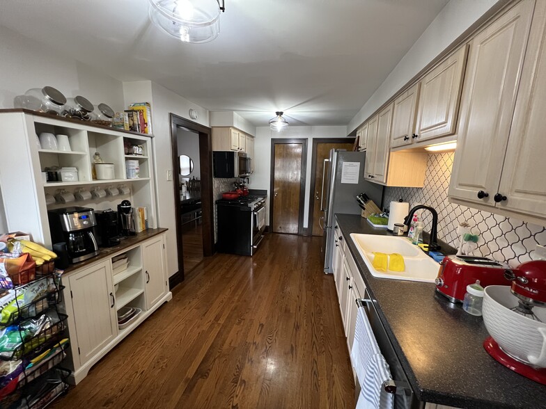 Kitchen - 111 North Clara Pl