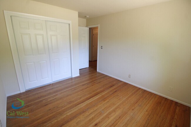 Building Photo - $4895 - Large beautiful 3/2 Home located i...