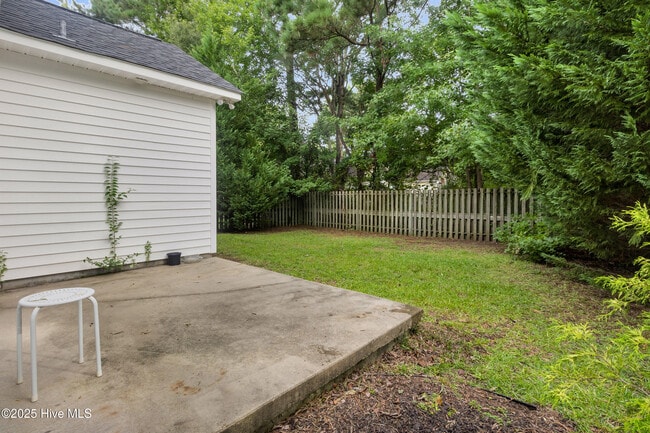 Building Photo - 205 Buckskin Dr