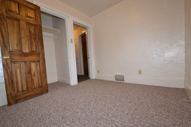 Building Photo - 567 Cross Ct