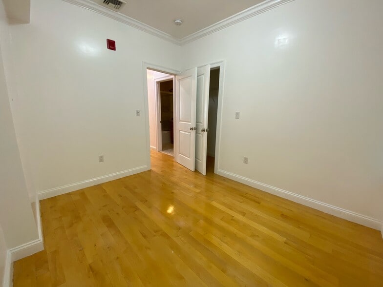 Building Photo - 10 Sheafe St