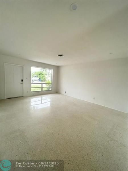 Building Photo - 1105 SW 12th Ct