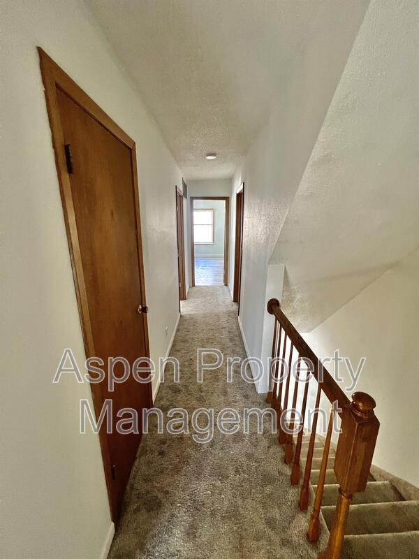 Building Photo - 1313 Division St