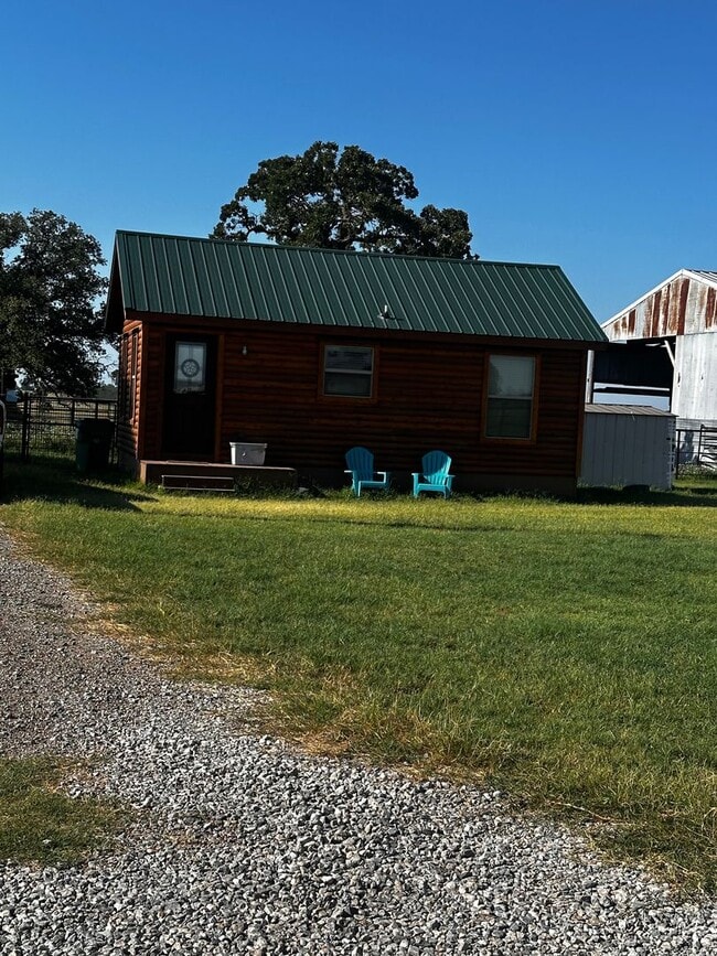 Building Photo - 1/1 LOG CABIN HORSE PROPERTY with Yard and Shed Row