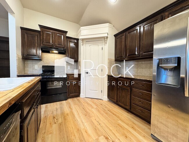 Building Photo - 3 Bed/2 Bath Edmond Home **AMAZING Locatio...