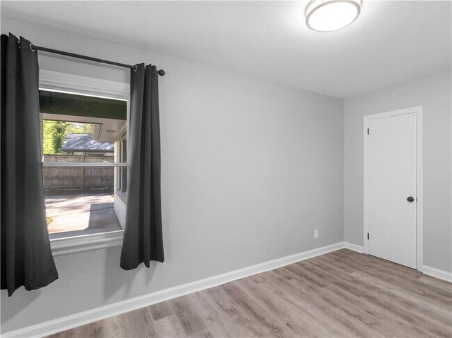 Building Photo - 2903 Monterey Dr