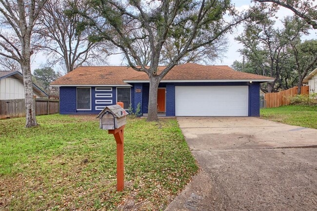 Building Photo - 11813 Highland Oaks Trail