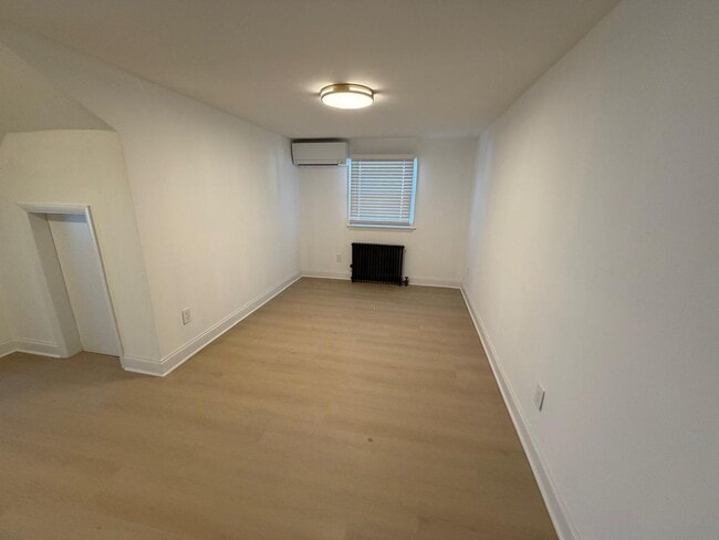 Building Photo - Great Home For RWJMS/Rutgers Students * Walk to New Brunswick/Highland Park Nightlife * All Utili...