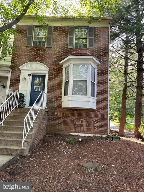 Building Photo - 367 Bridle Crest Square NE