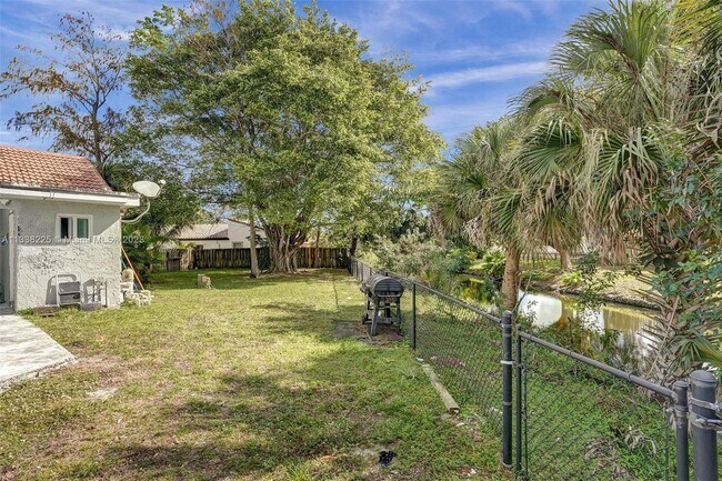 Building Photo - 8350 NW 15th Ct