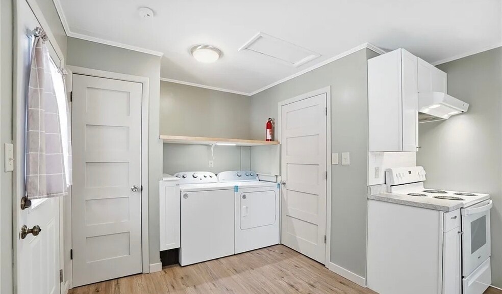 Building Photo - 2251 Vale Dr