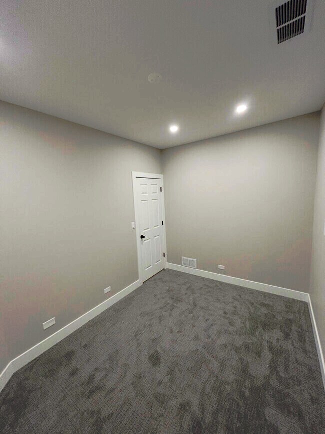 Building Photo - 1506 N Bosworth Ave