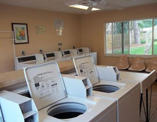 Building Photo - 5800 Hollywood Blvd