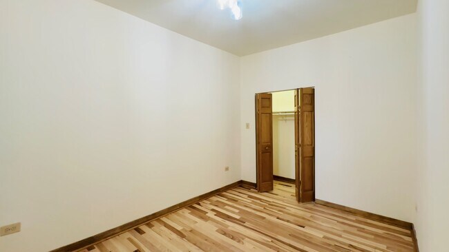 Building Photo - 6128 S Kenwood Ave