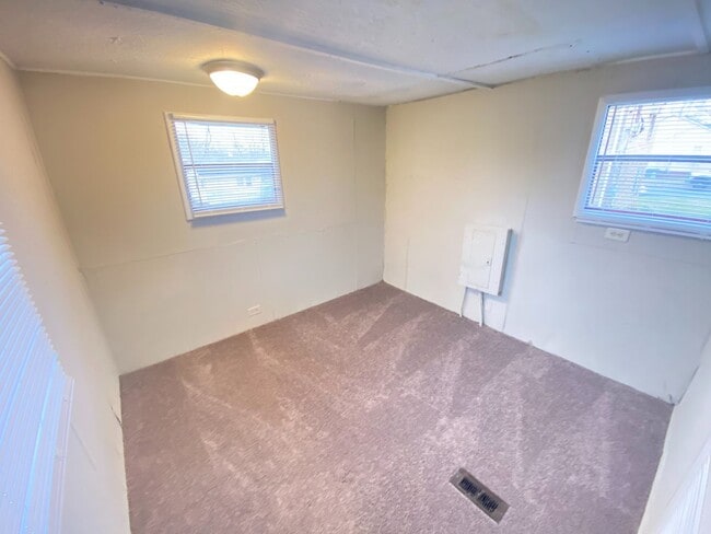 Building Photo - 2bed/1bath trailer in downtown Landis all electric