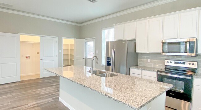 Building Photo - 14416 Daniel Shrs Dr
