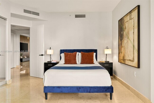 Building Photo - 21200 Point Pl