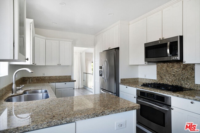 Building Photo - 817 10th St