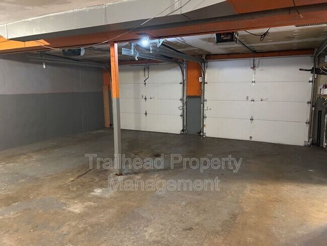 Building Photo - 401 SW Stoney Brook Ln