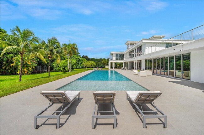 Building Photo - 17250 SW 52nd Ct