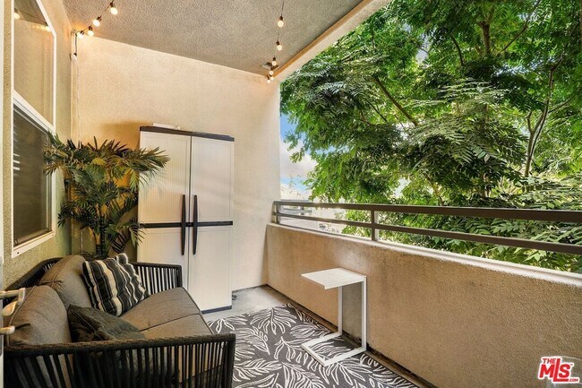 Building Photo - 7100 Playa Vista Dr
