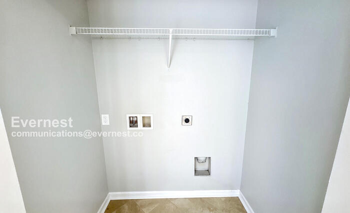 Building Photo - 222 Bermuda Lakes Dr