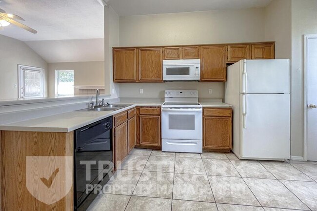 Building Photo - 2407 Armadillo Dr