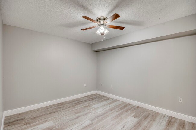 Building Photo - 1221 12th Ln