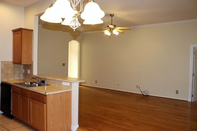 Building Photo - Lovely 3 bedroom 2 bath home for lease in ...