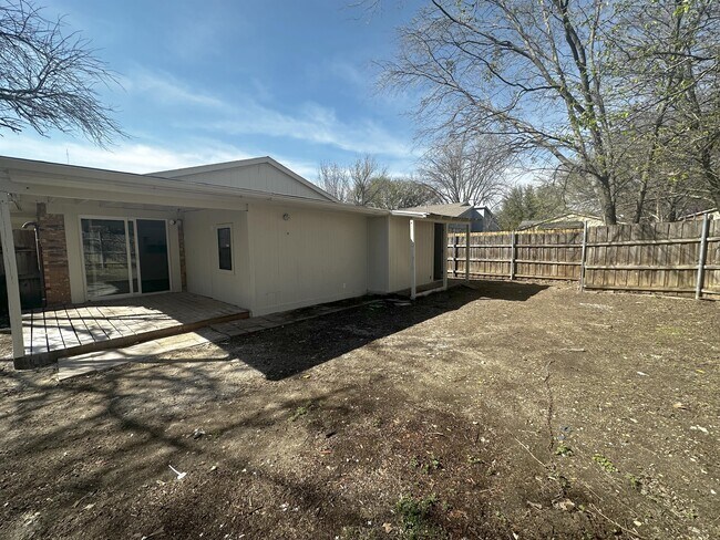 Building Photo - 404 Justice Dr