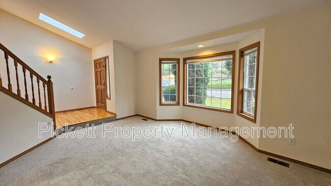 Building Photo - 12220 Ravena Pl NW