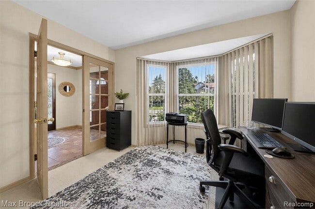 Building Photo - 30118 Kingsway Dr