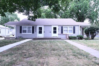 Building Photo - One Bedroom Duplex in North Kansas City