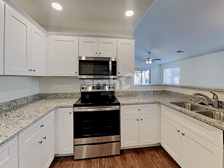 Building Photo - 1808 S 106th Ln