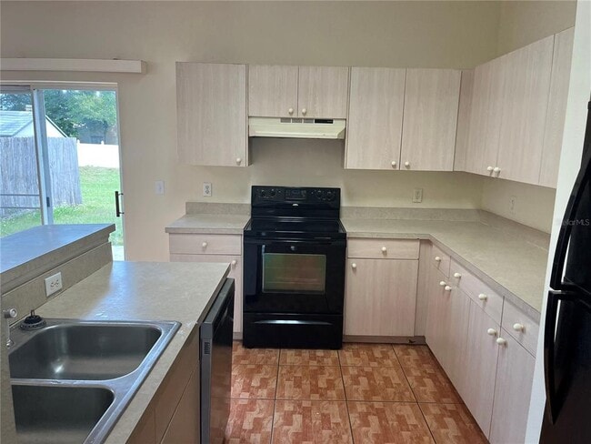 Building Photo - 2823 Palm Isle Way