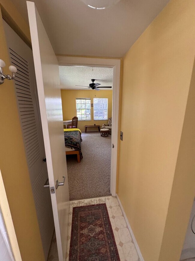 Building Photo - Charming 1-Bedroom in Derby Downs – Great ...